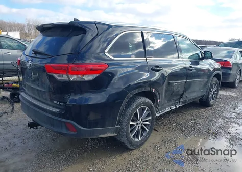 2018 Toyota Highlander Xle z USA, uszkodzony, nr VIN 5TDJZRFH0JS836885